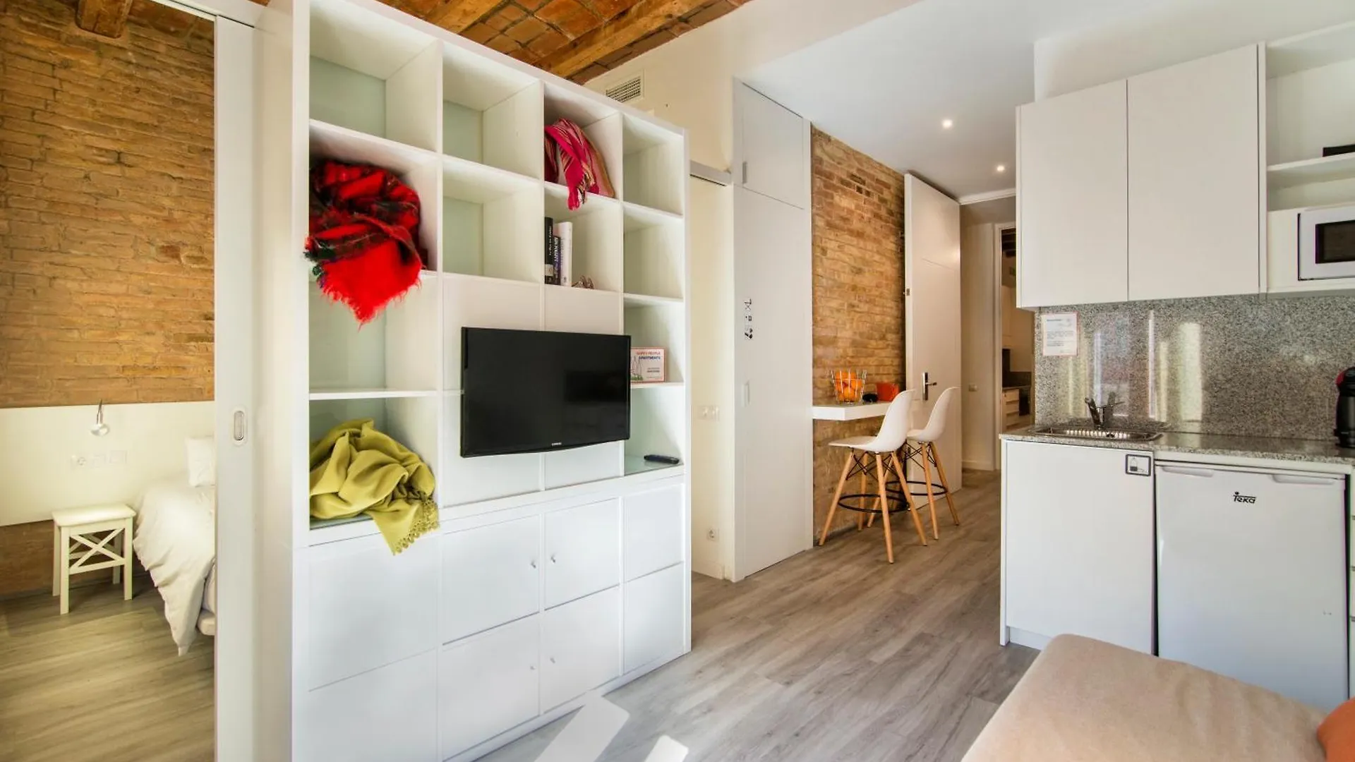 Happy People Sagrada Familia Apartments Barcelona