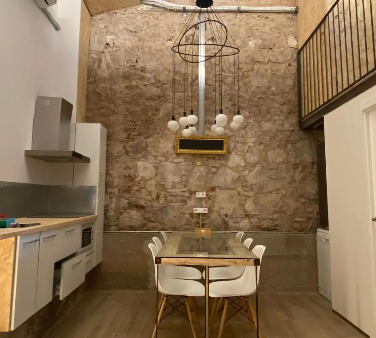 Happy People Sagrada Familia Apartments Barcelona