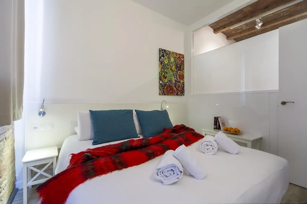 Happy People Sagrada Familia Apartments Barcelona