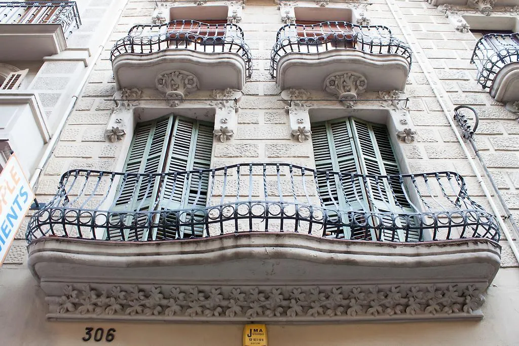 Happy People Sagrada Familia Apartments Barcellona