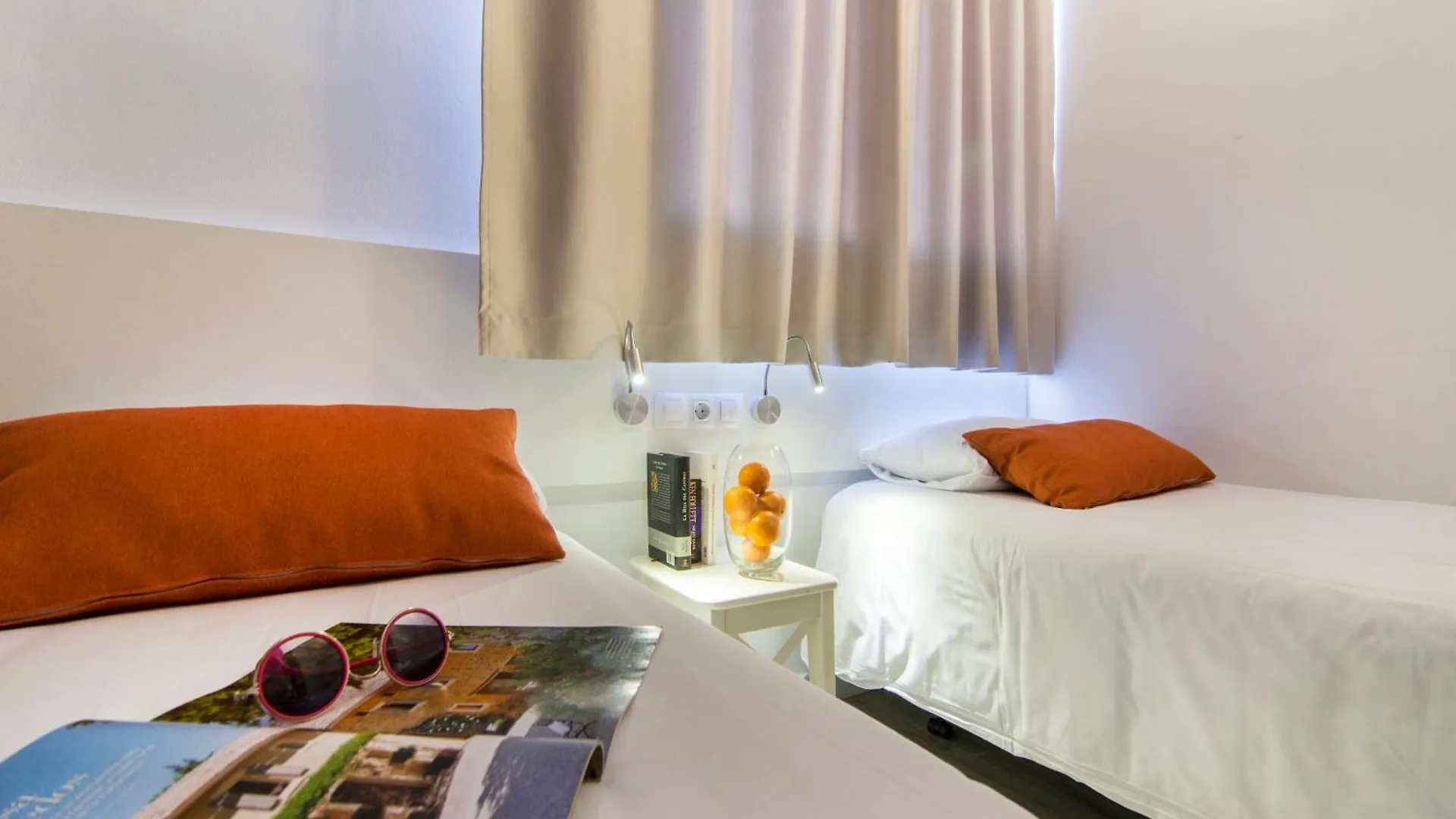 Happy People Sagrada Familia Apartments Barcelona