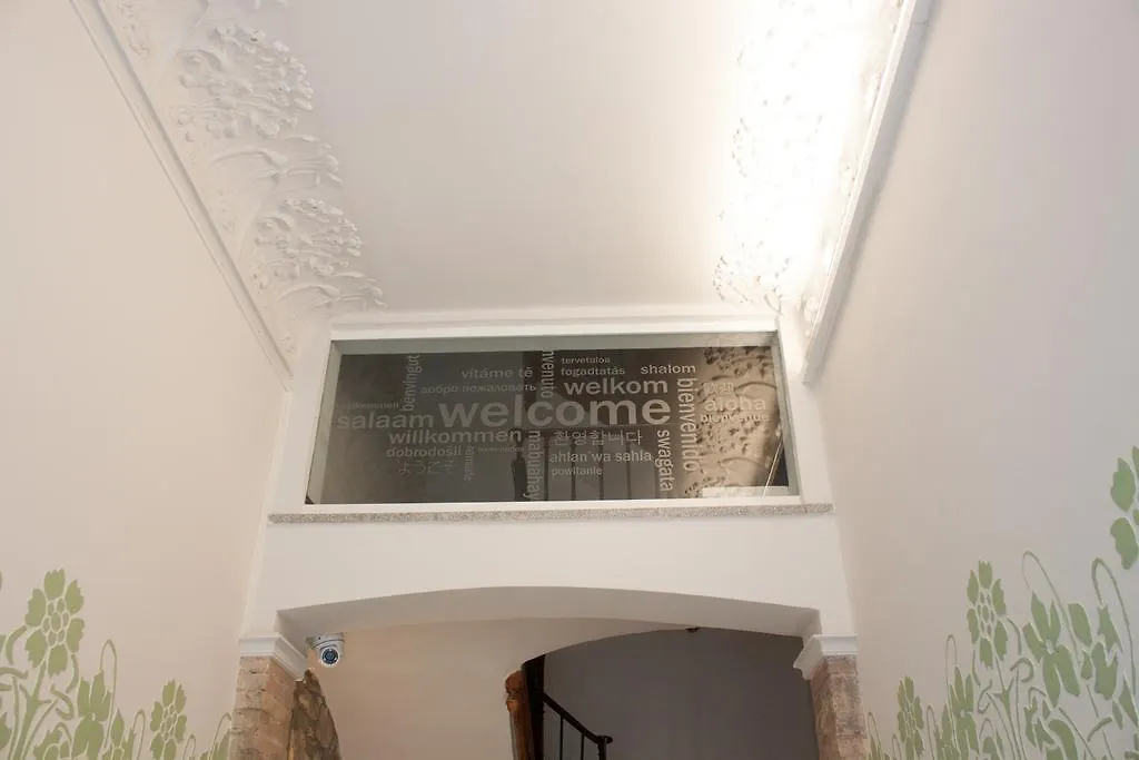 Happy People Sagrada Familia Apartments Barcelona Spain